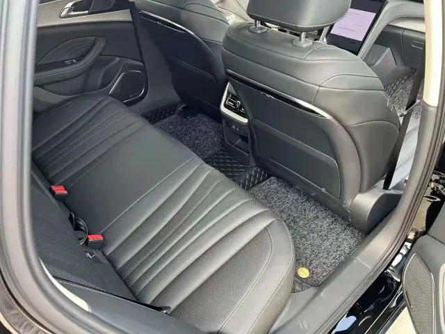 Hongqi H5 — Фото автомобиля 16