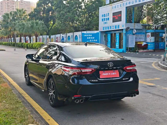 Toyota Camry — Фото автомобиля 6