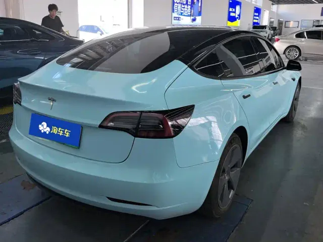 Tesla Model 3 — Фото автомобиля 3