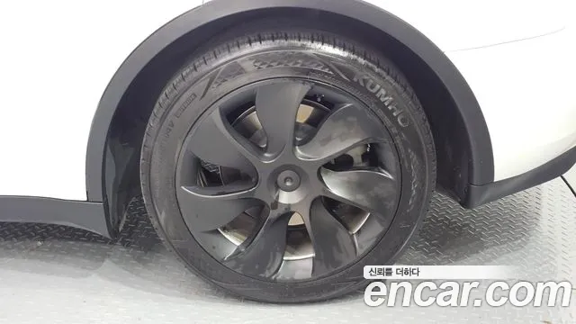 Tesla Model Y — Фото автомобиля 6