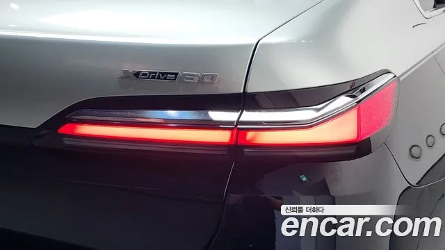BMW i7 G70 — Фото автомобиля 8