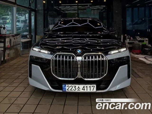 BMW 7 Series G70 — Фото автомобиля 3