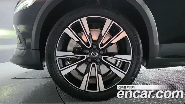 Вольво V60 V60 Cross Country 2 поколение B5 Ultimate AWD — Фото автомобиля 5