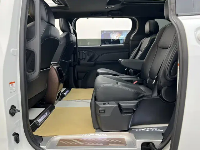 Toyota Granvia — Фото автомобиля 11