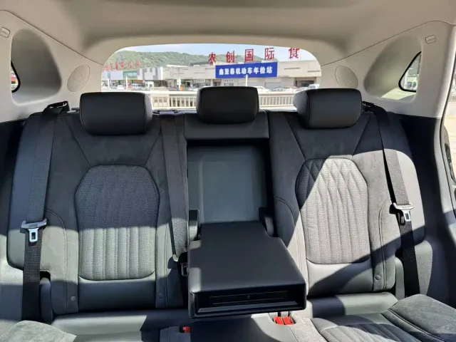 Hongqi HS5 — Фото автомобиля 27