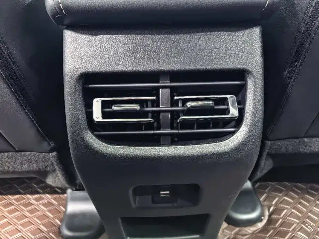 Haval M6 — Фото автомобиля 17