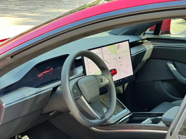 Tesla Model S — Фото автомобиля 13