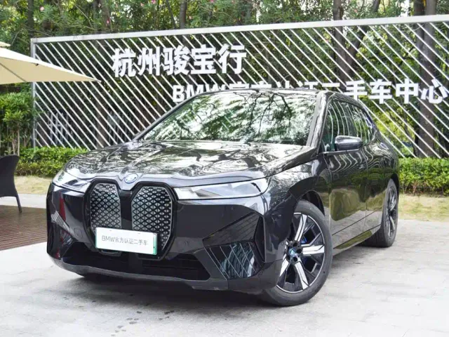 Фотография автомобиля — BMW iX