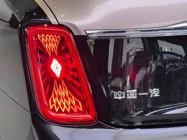 Hongqi Guoya — Фото автомобиля 9