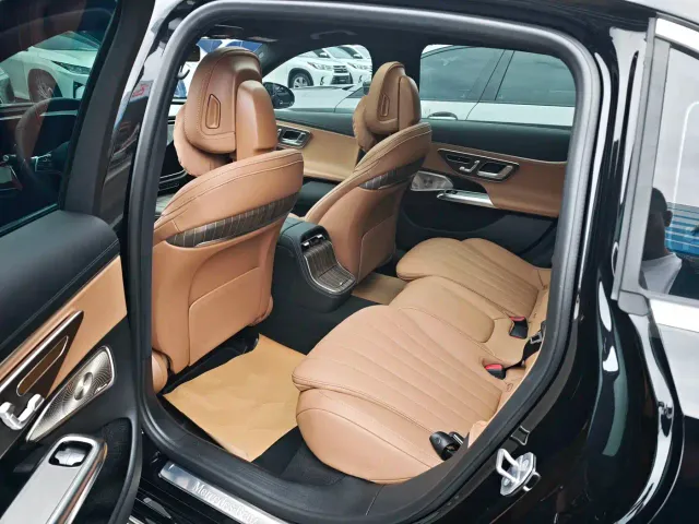 Mercedes-Benz E-Class — Фото автомобиля 4