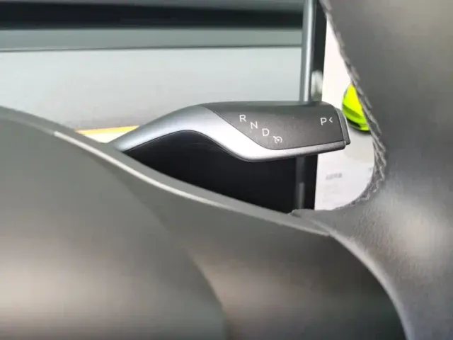 Tesla Model Y 2024 Rear-Wheel Drive Version — Фото автомобиля 13