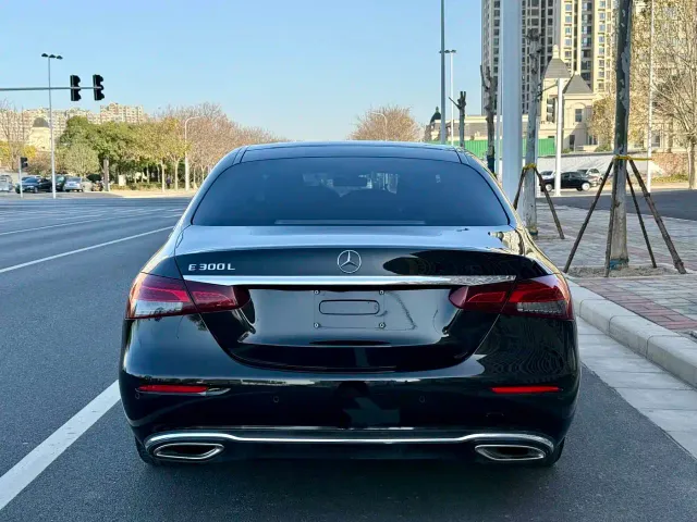 Mercedes-Benz E-Class — Фото автомобиля 12