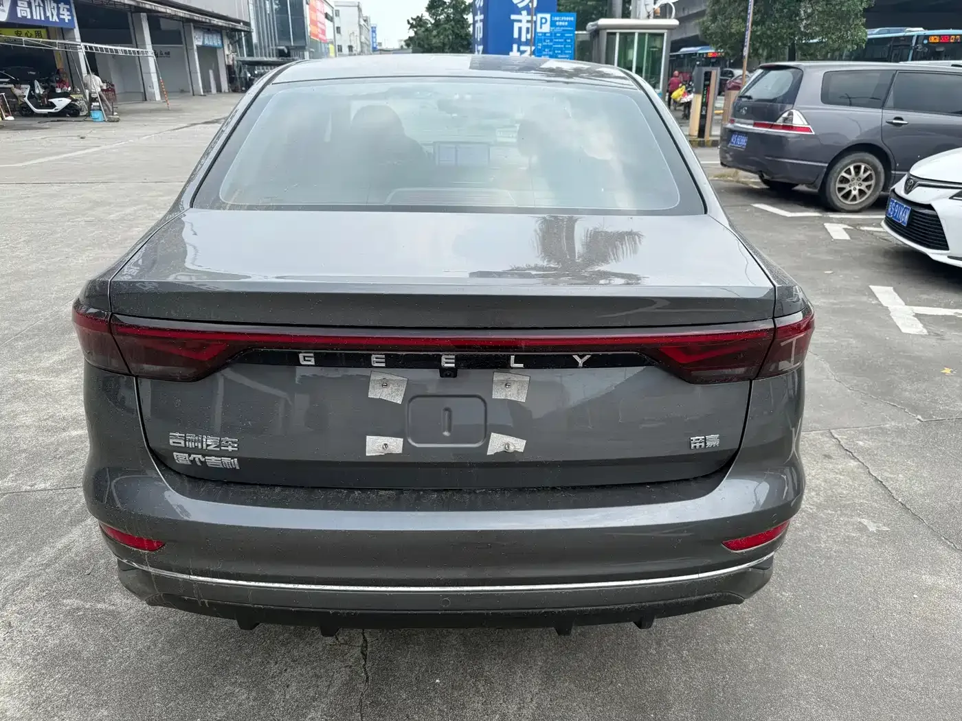 Geely Emgrand 2025 4th Gen 1.5L CVT Soaring Dragon Edition — Фото автомобиля 15