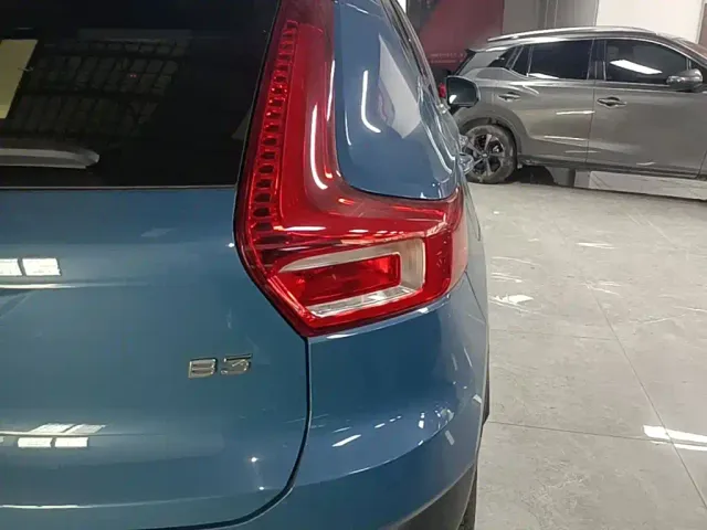 Volvo XC40 — Фото автомобиля 7