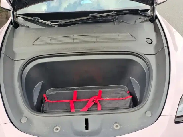 Tesla Model Y — Фото автомобиля 10