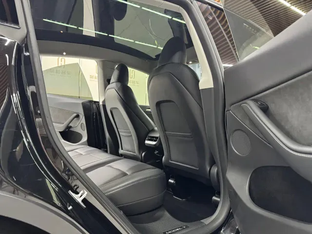 Tesla Model Y — Фото автомобиля 11
