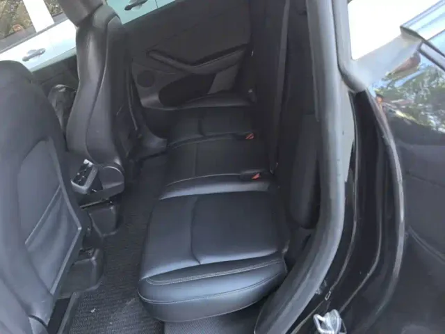 Tesla Model Y — Фото автомобиля 16
