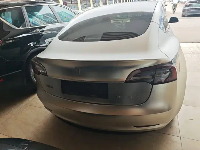 Tesla Model 3 — Фото автомобиля 5