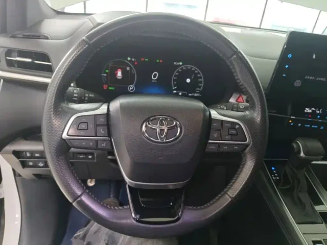 Toyota Sienna — Фото автомобиля 10