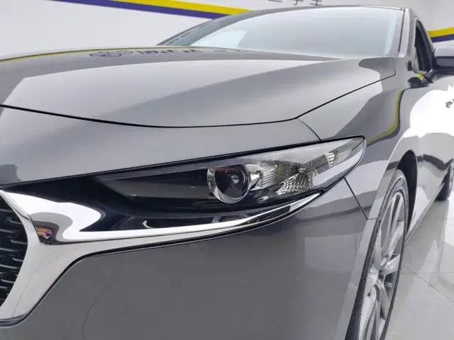 Mazda Axela — Фото автомобиля 5