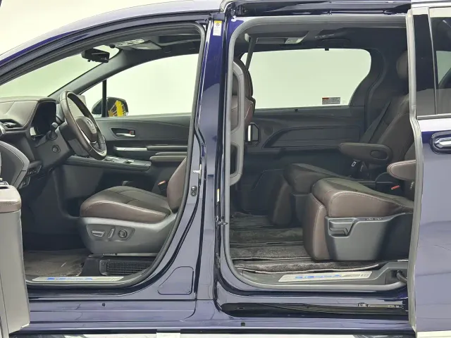 Toyota Sienna — Фото автомобиля 13