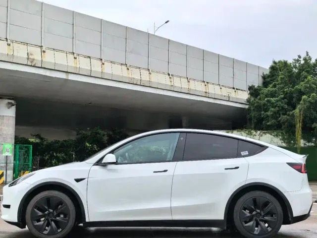 Tesla Model Y — Фото автомобиля 4