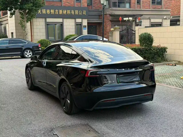 Tesla Model 3 — Фото автомобиля 11