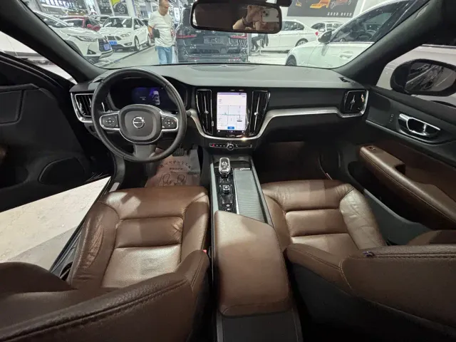 Volvo S60 — Фото автомобиля 6