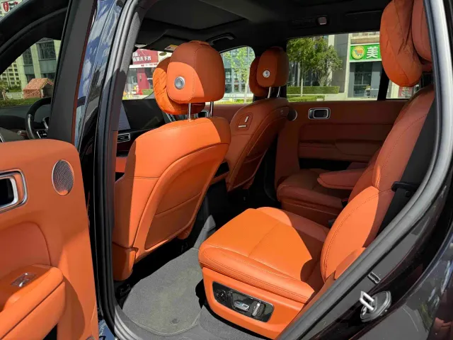 Li Auto L8 — Фото автомобиля 6
