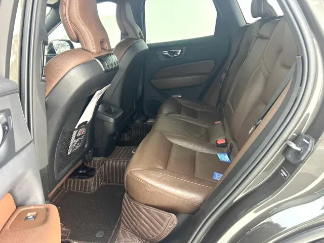 Volvo XC60 — Фото автомобиля 7