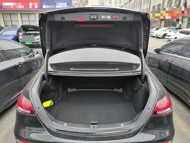 Mercedes-Benz E-Class — Фото автомобиля 18