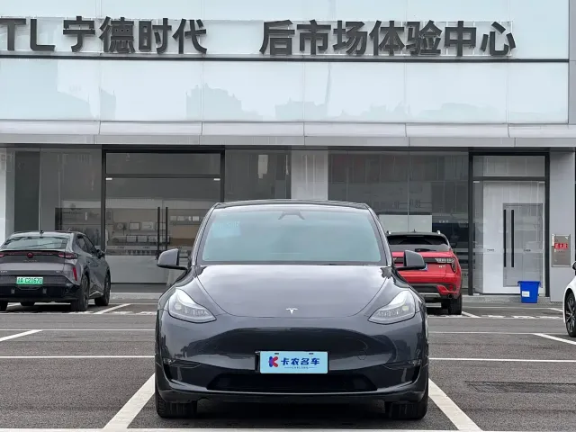 Фотография автомобиля — Tesla Model Y