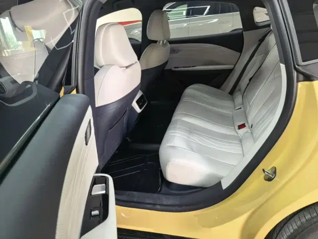 Geely Galaxy E8 — Фото автомобиля 16