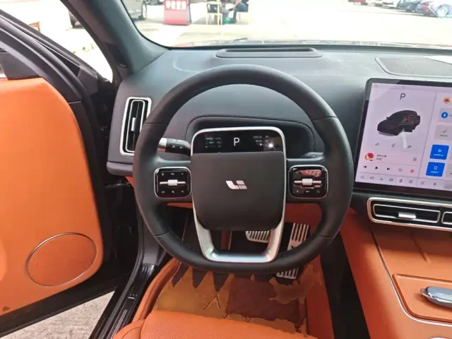 Li Auto L8 — Фото автомобиля 10