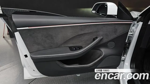 Tesla Model 3 — Фото автомобиля 24