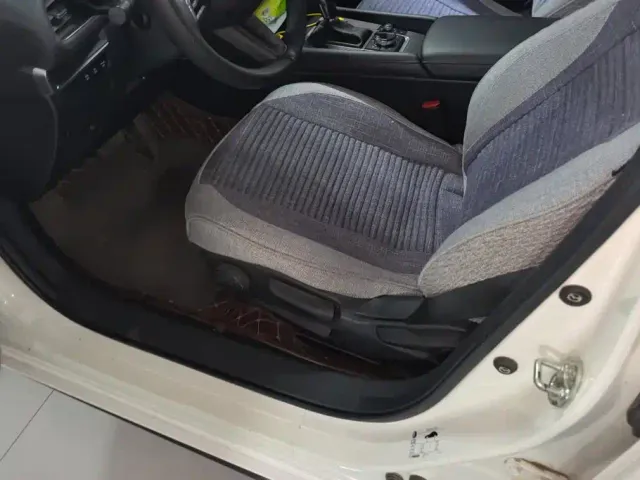Mazda Axela — Фото автомобиля 9