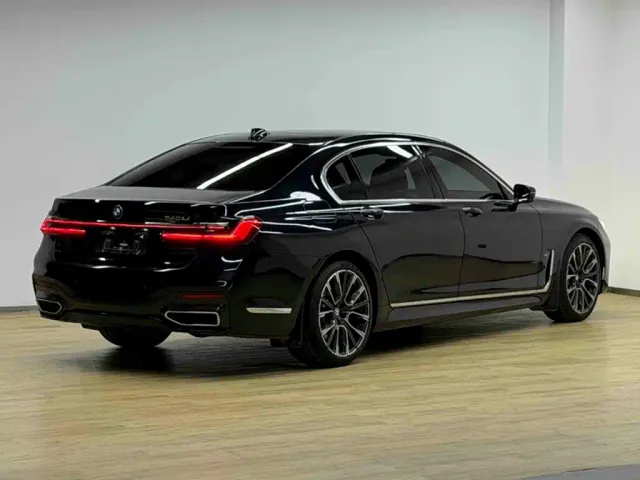 BMW 7 Series — Фото автомобиля 16