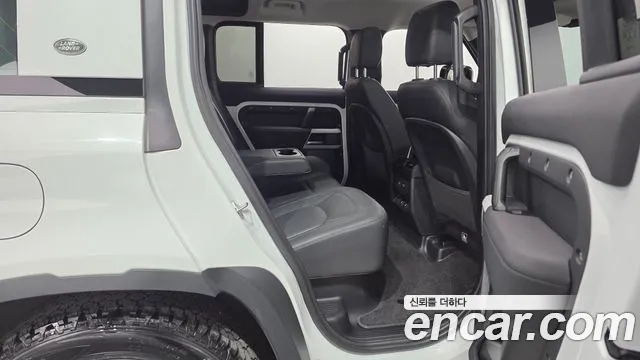 Land Rover Defender — Фото автомобиля 17