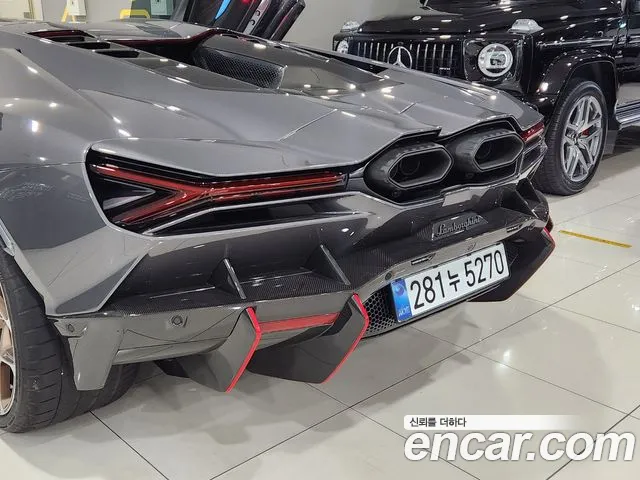 Lamborghini Revuelto — Фото автомобиля 12