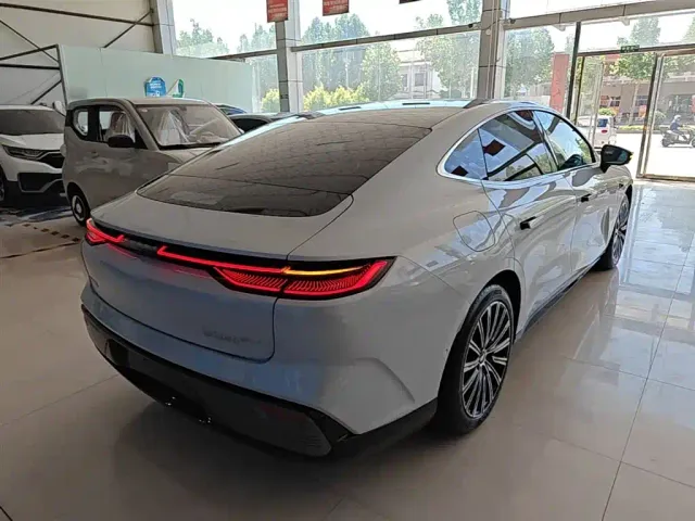 Geely Galaxy Xingyao 8 — Фото автомобиля 6