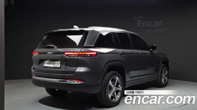 Jeep Cherokee — Фото автомобиля 2