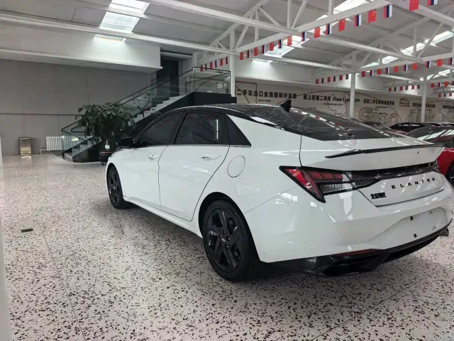 Hyundai Elantra — Фото автомобиля 5