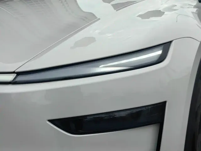 Tesla Model Y — Фото автомобиля 8