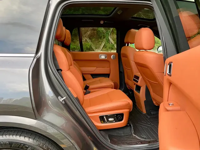 Li Auto L8 — Фото автомобиля 12