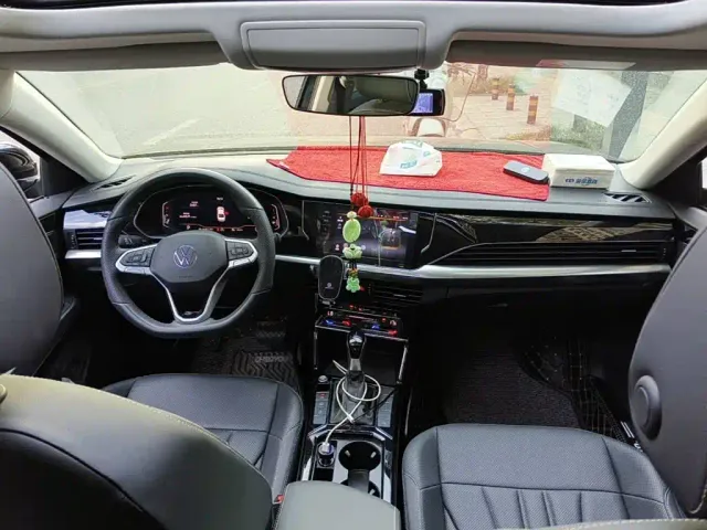 Volkswagen Passat — Фото автомобиля 11