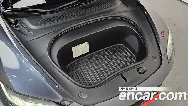 Tesla Model 3 — Фото автомобиля 6