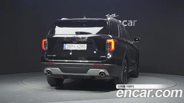 Ford Explorer — Фото автомобиля 4