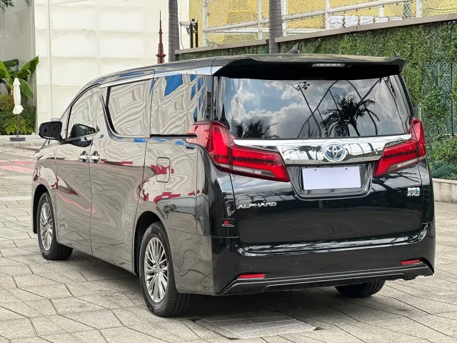 Toyota Alphard — Фото автомобиля 4