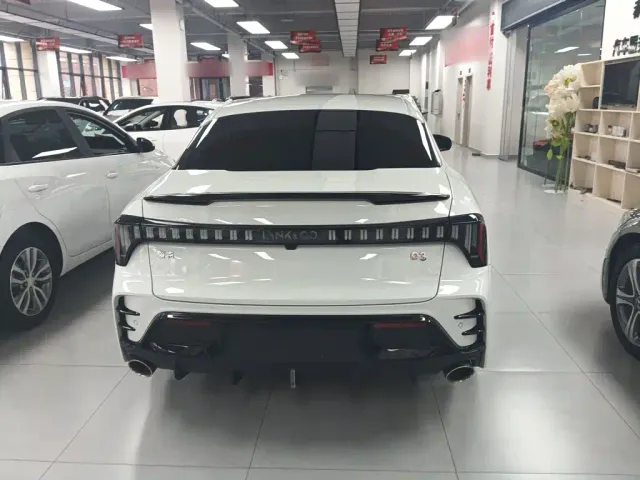 Lynk & Co 03 — Фото автомобиля 12