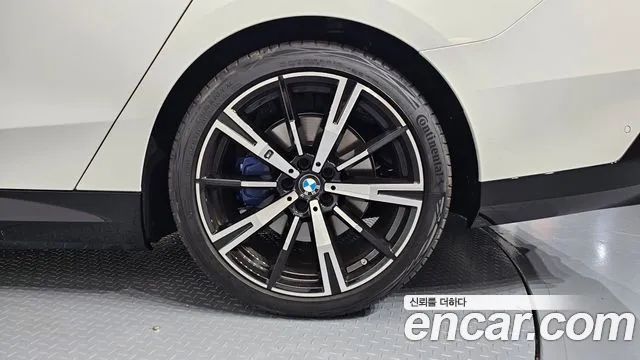 BMW 5 Series G60 — Фото автомобиля 21